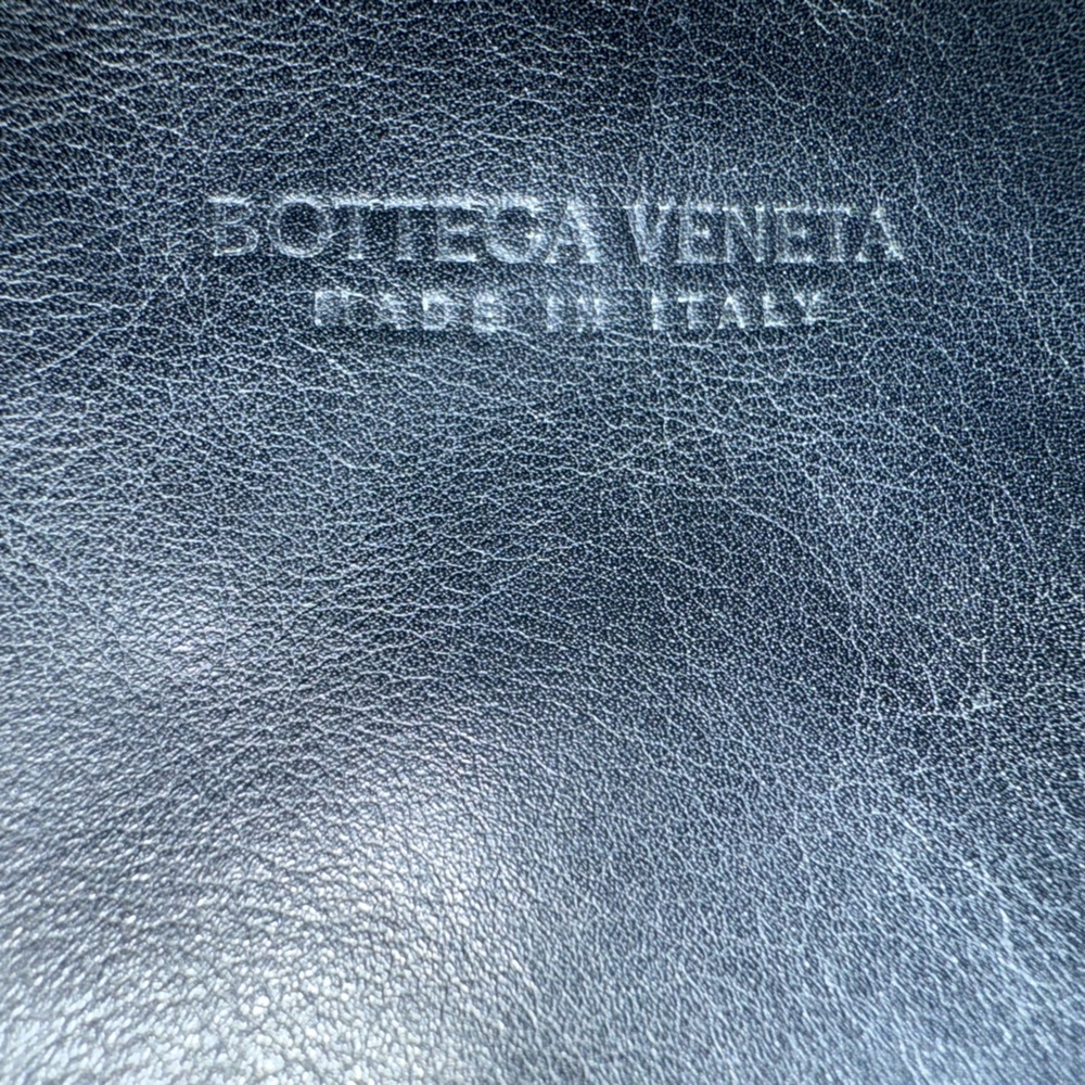 Bottega Veneta Crossbody Bag. Original dust bag is included. - Picture 4 of 6